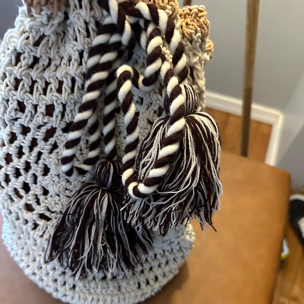 Crochet bag with suede straps